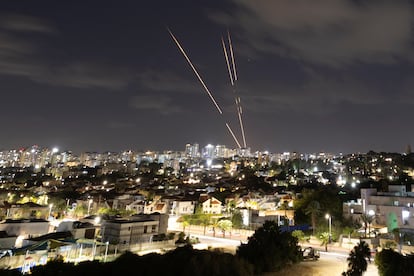 Israel's Iron Dome anti-missile system intercepts rockets, as seen from Ashkelon, Israel, October 1, 2024 REUTERS/Amir Cohen