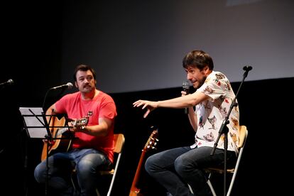 Presentación del libro de Pedro Zuazua 'Días para ser gato' con música de Pablo Moro en el Teatro Filarmónica de Oviedo, el pasado octubre de 2022.