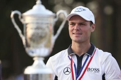 Kaymer, junto al trofeo.