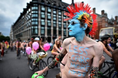 Celebración de la marcha ciclonudista de Londres, que se celebra en junio y reclama más seguridad en la carretera.