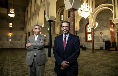 Sami el Mishtawi, asesor cultural de la Mezquita de la M-30, y Omar Ibrahim Al Saif, director del centro.