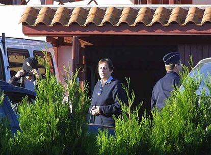 La juez Laurence Le Vert, durante un registro policial en Francia.