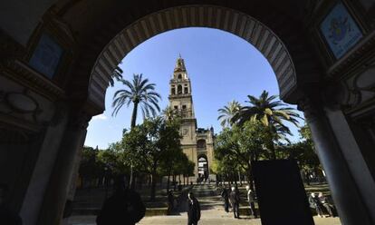 Vista de la Torre de la Mezquita Catedral de C&oacute;rdoba desde el Patio de los Naranjos.