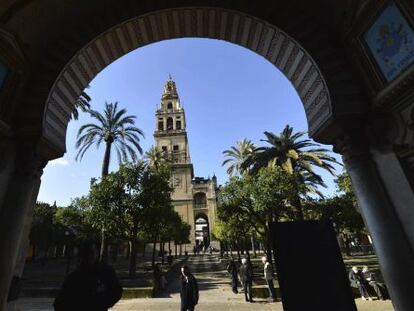 Vista de la Torre de la Mezquita Catedral de C&oacute;rdoba desde el Patio de los Naranjos.