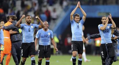 Los jugadores de Uruguay al finalizar el partido Uruguay-Inglaterra. 