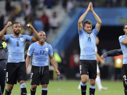 Los jugadores de Uruguay al finalizar el partido Uruguay-Inglaterra. 
