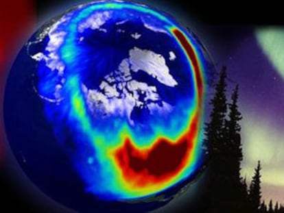 Una tormenta solar, una aurora visible desde el espacio y otra desde la superficie terrestre.