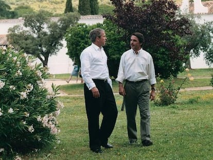 Jos&eacute; Mar&iacute;a Aznar (d) con el entonces presidente de Estados Unidos, George W. Bush, el 12 de junio de 2001. 