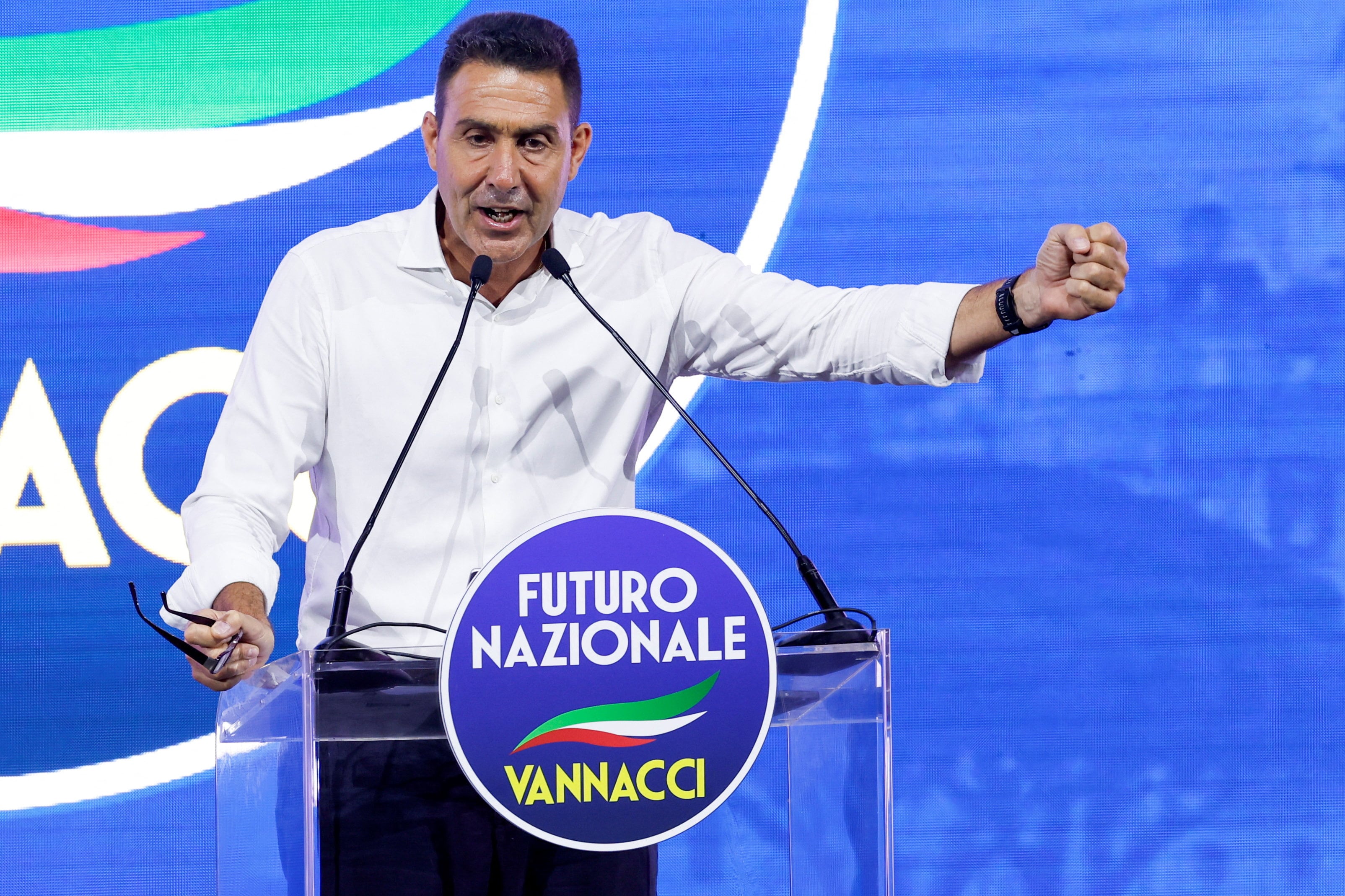 Un polémico general retirado aspira a adelantar a Meloni por la derecha en Italia