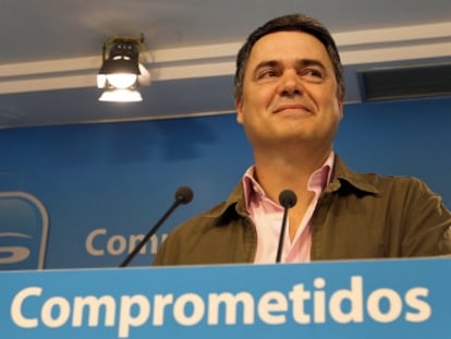 El portavoz del grupo popular, Carlos Rojas, este martes en la sede de su partido.