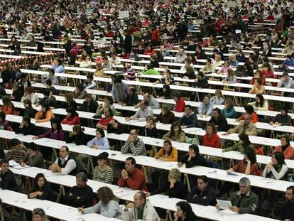 Multitud de opositores se presentan a las pruebas en el País Vasco.
