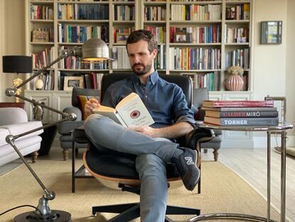 El líder del PP, Pablo Casado, en su casa de Madrid.