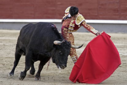 Fernando Cruz, en Las Ventas, en su segunda aparición en la  Feria de San Isidro, en 2007.