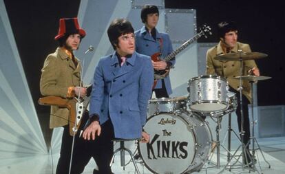 Desde la izquierda, Dave Davies, Ray Davies, Peter Quaife y Mick Avory de The Kinks en 1968.