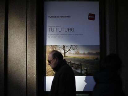 Oferta de pensiones en una sucursal bancaria de Madrid
