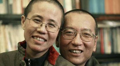 Liu Xiaobo y su esposa Liu Xia, en una foto distribuida por la familia en 2010.