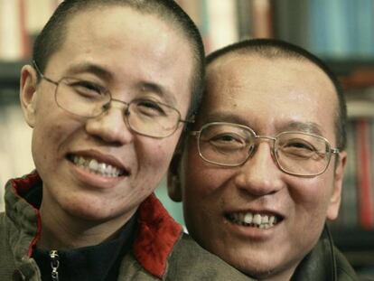 Liu Xiaobo y su esposa Liu Xia, en una foto distribuida por la familia en 2010.