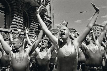 Un grupo de hombres celebran el Christopher Street Day (el día del orgullo gay) en Hamburgo (Alemania)