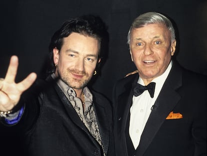 Bono and Frank Sinatra at the 1994 Grammy Awards.