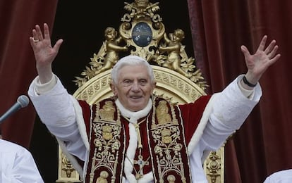 Benedicto XVI, durante el mensaje Urbi et Orbi.