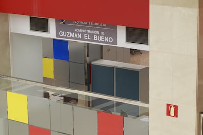 Administración de la Agencia Tributaria en Guzmán El Bueno, en Madrid.