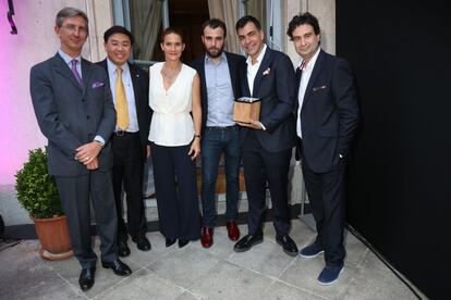 El ministro consejero de la Embajada de Francia, Cyrile Rogeau; el director general de Renault Iberia, Ricardo Gondo; la cocinera Samantha Vallejo-Nágera; el director de ICON, Lucas Arraut, y los cocineros Ramón Freixa y Pepe Rodríguez