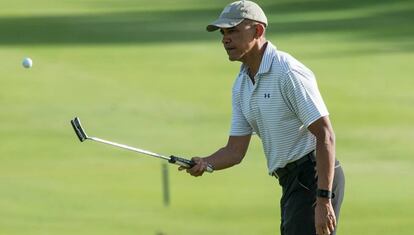 Obama, na quarta-feira jogando golfe durante suas f&eacute;rias no Hava&iacute;.