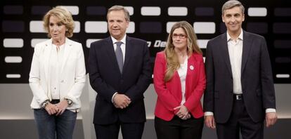 Los cuatro candidatos a la Alcald&iacute;a de Madrid de los partidos con representaci&oacute;n en el Ayuntamiento, Esperanza Aguirre (PP), Antonio Miguel Carmona (PSOE), Raquel L&oacute;pez (IU) y David Ortega (UPyD), de izda a dcha, antes de uno de los &#039;cara a cara&#039; emitidos en Telemadrid. EFE/PACO CAMPOS