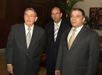 Raúl Castro (izquierda), Carlos Lage (centro) y Felipe Pérez Roque, en La Habana en 2007.