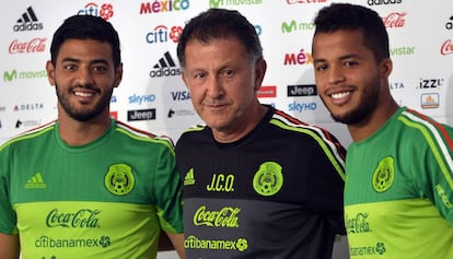 Vela, Osorio y Dos Santos en junio pasado.