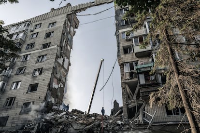 Aspecto de un edificio de viviendas afectado por un ataque ruso en Kiev.
