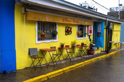 Fachada de la casa de Chucre Manzur 2 en el barrio Bellavista, Santiago.