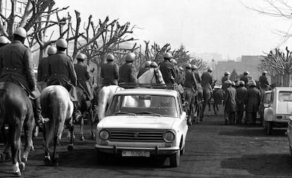 Grises a caballo en una manifestación de estudiantes en la Universidad Complutense en 1976.