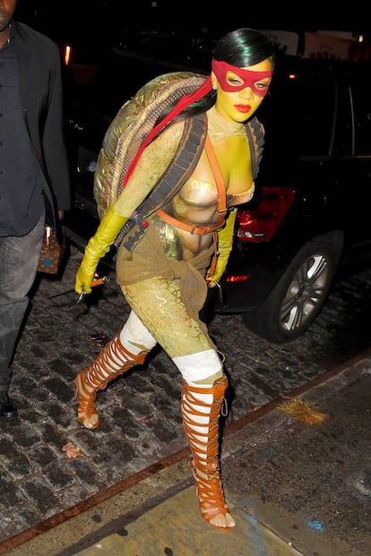 Rihanna sorprendió el año pasado con un conseguido disfraz de Tortuga Ninja.