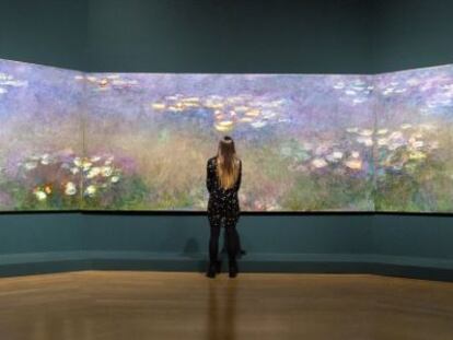 Tr&iacute;ptico de los Nen&uacute;fares, que Monet pint&oacute; entre 1916 y 1919 y que se exhibe e la epxosici&oacute;n de la Royal Academy de Londres hasta el 30 de abril.