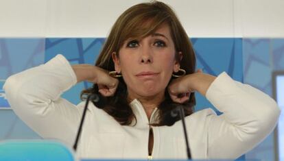 La presidenta del PP catalán, Alicia Sánchez-Camacho, en la rueda de prensa de presentación del pacto presupuestario.