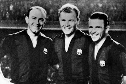 Di Stéfano  y Puskas, con la camiseta del Barcelona, en el homenaje a Kubala (en el centro). Una foto muy curiosa ya que los tres aparecen con la camiseta blaugrana.