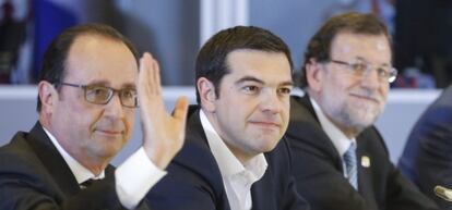 El presidente franc&eacute;s, Fran&ccedil;ois Hollande, el primer ministro griego, Alexis Tsipras, y el presidente del Gobierno, Mariano Rajoy.