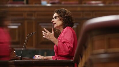 La ministra de Hacienda, María Jesús Montero, interviene desde la tribuna del Congreso en una sesión plenaria, en Madrid (España), a 10 de septiembre de 2020.