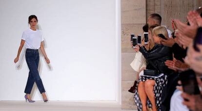 Victoria Beckham, tras el desfile de su colección primavera/verano 2018 el pasado septiembre en Nueva York.