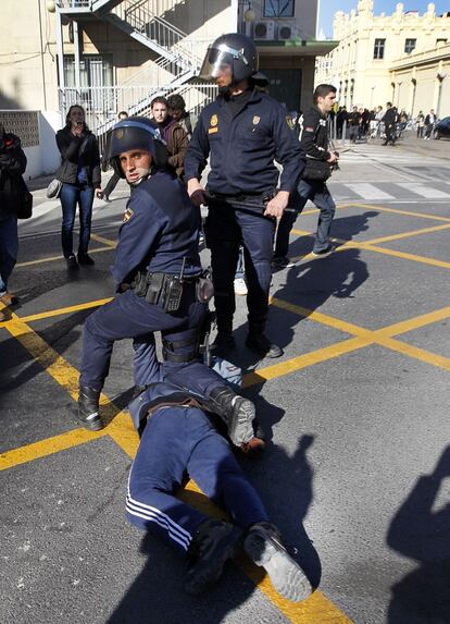 Los estudiantes han convocado las protestas a través de las redes sociales.