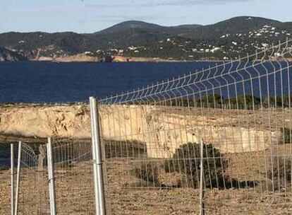 Solar en Punta Pedrera para 120 casas en el que no se construirá.