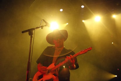 Julián Hernández, líder de Siniestro Total, en su concierto en la sala Joy Eslava.
