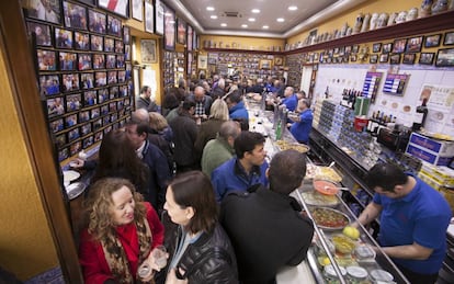 Un bar de tapas de la calle de Ponzano, en el madrileño barrio de Chamberí.