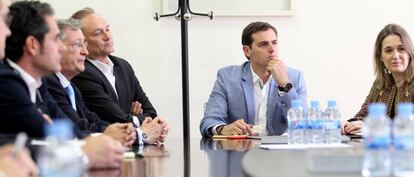 Albert Rivera y Marta Rivera, durante una reuni&oacute;n en la Academia de cine.