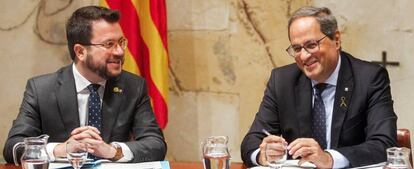 El presidente de la Generalitat, Quim Torra (derecha) junto al vicepresidente del Govern y conseller de Economía, Pere Aragonès.