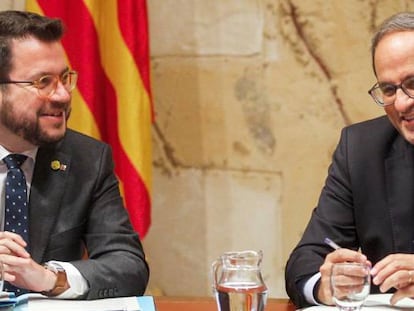 El presidente de la Generalitat, Quim Torra (derecha) junto al vicepresidente del Govern y conseller de Economía, Pere Aragonès.