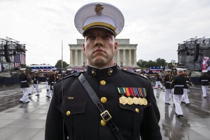 Un pelotón de la Infantería de Marina de los Estados Unidos, durante la celebración del Día de la Independencia frente al Monumento a Lincoln.
