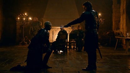 La relación con Brienne ayudó a que los espectadores vieran a Jaime con otros ojos. Cuando se reencuentran en Invernalia, y durante la noche anterior a la gran batalla contra los muertos, Jaime arma caballero de los Siete Reinos a Brienne, que termina con la mayor sonrisa jamás vista en esta serie.