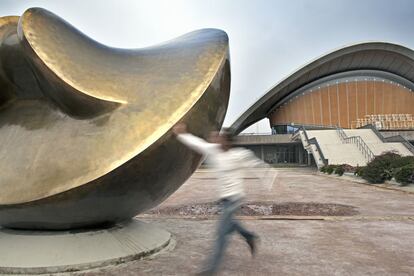 Casa de las Cultura del Mundo, en Berlín, conocida como 'la ostra embarazada'.